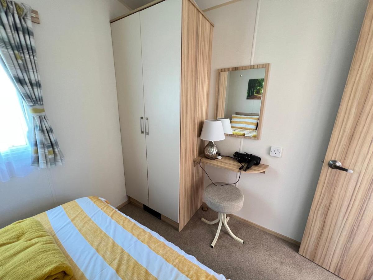 Mallard Corner, Cosy Cotswold Lakeview Lodge South Cerney Eksteriør billede