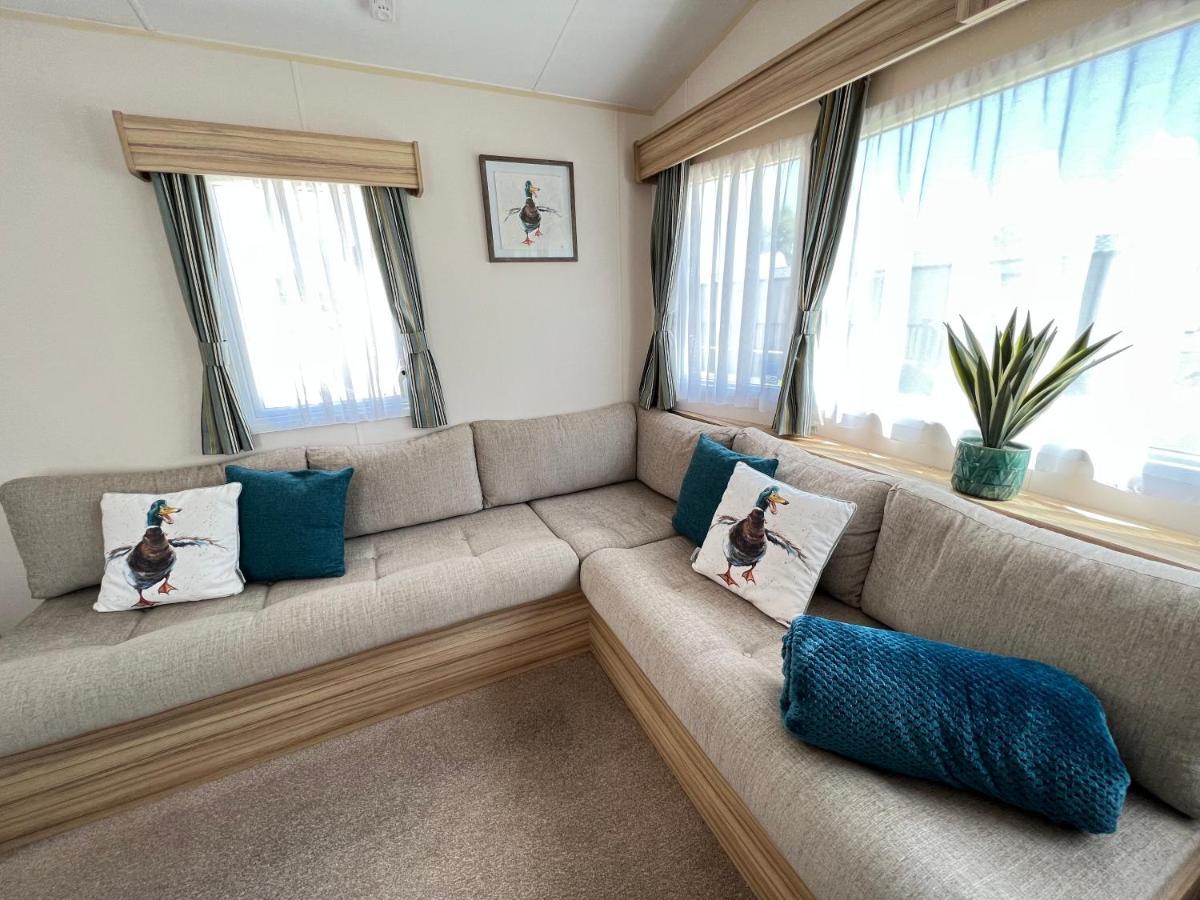 Mallard Corner, Cosy Cotswold Lakeview Lodge South Cerney Eksteriør billede