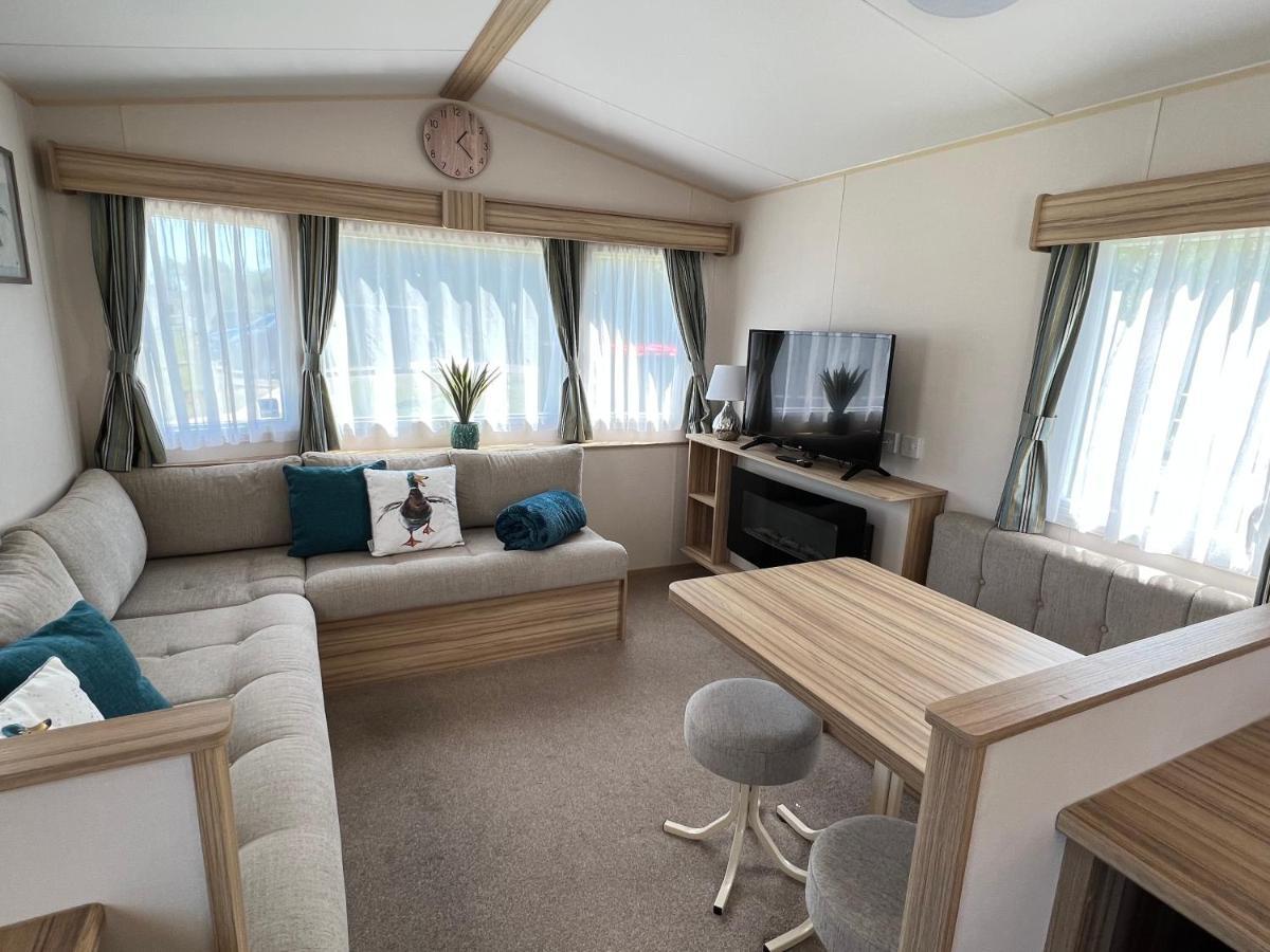 Mallard Corner, Cosy Cotswold Lakeview Lodge South Cerney Eksteriør billede