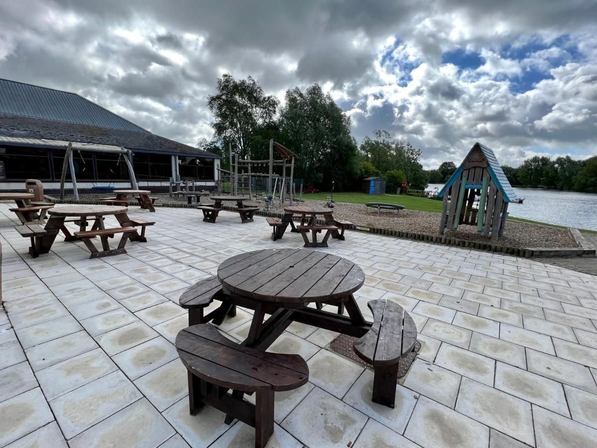 Mallard Corner, Cosy Cotswold Lakeview Lodge South Cerney Eksteriør billede