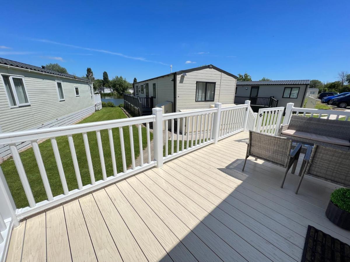 Mallard Corner, Cosy Cotswold Lakeview Lodge South Cerney Eksteriør billede