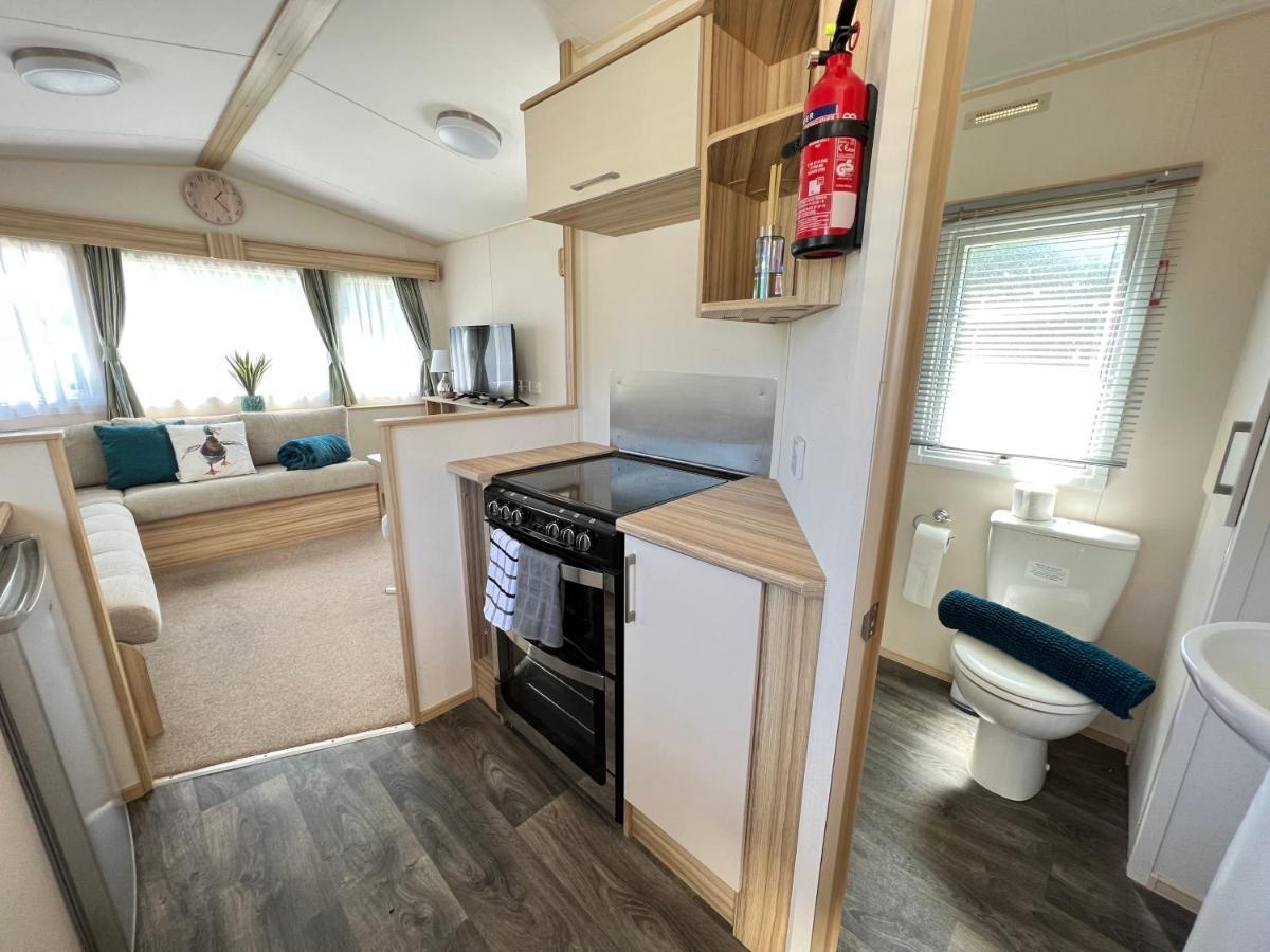 Mallard Corner, Cosy Cotswold Lakeview Lodge South Cerney Eksteriør billede