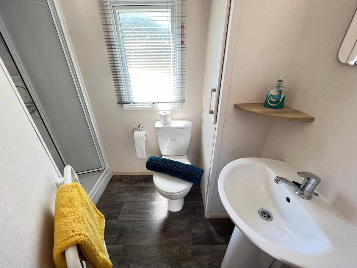 Mallard Corner, Cosy Cotswold Lakeview Lodge South Cerney Eksteriør billede
