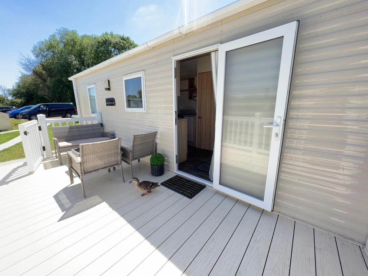 Mallard Corner, Cosy Cotswold Lakeview Lodge South Cerney Eksteriør billede