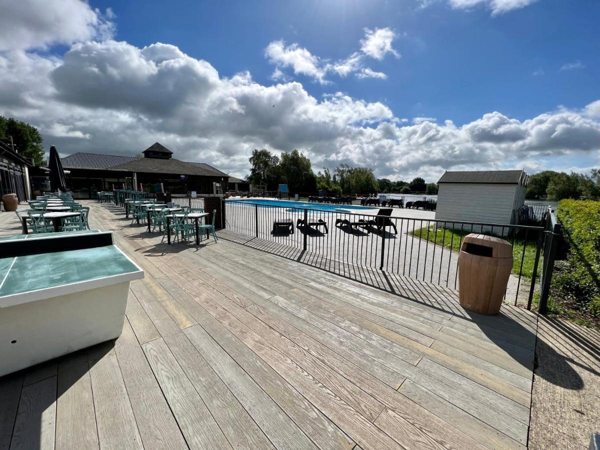 Mallard Corner, Cosy Cotswold Lakeview Lodge South Cerney Eksteriør billede