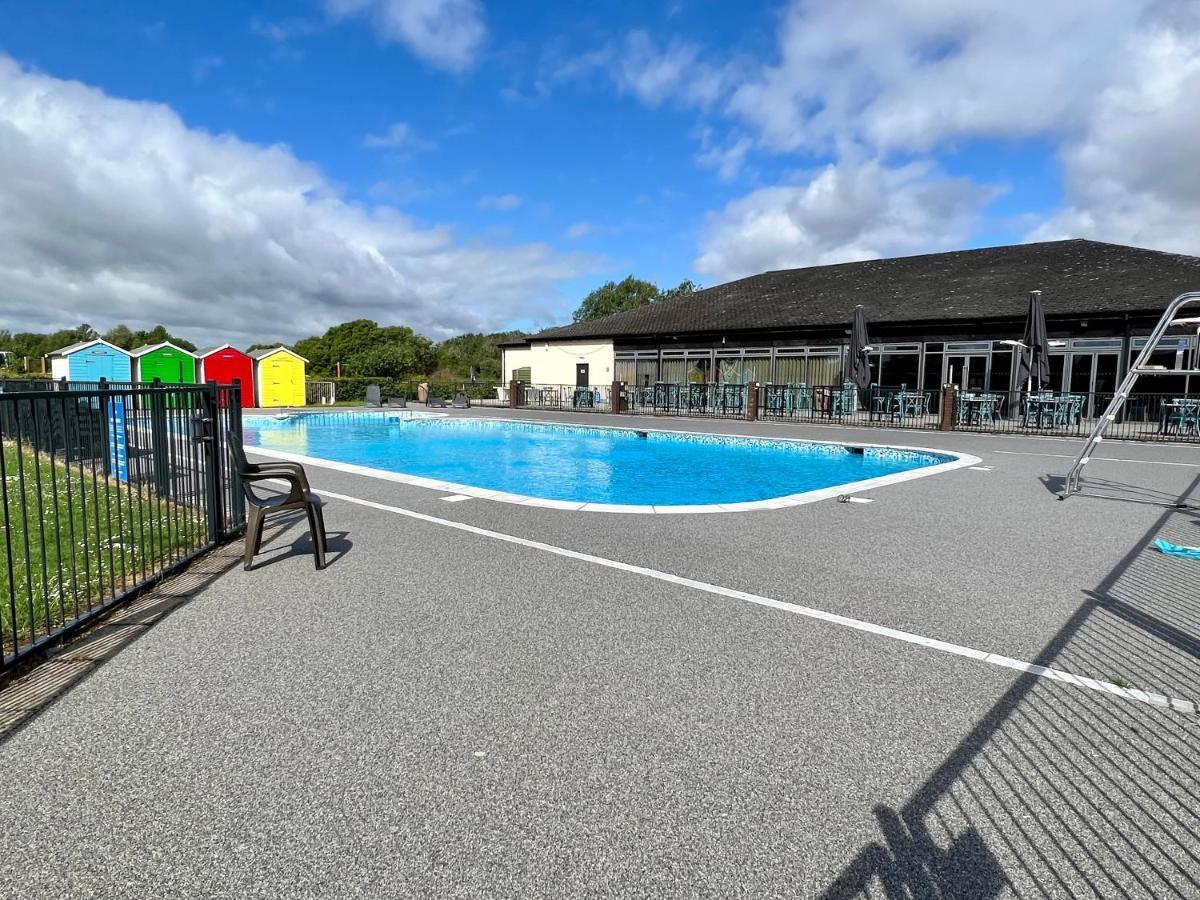 Mallard Corner, Cosy Cotswold Lakeview Lodge South Cerney Eksteriør billede